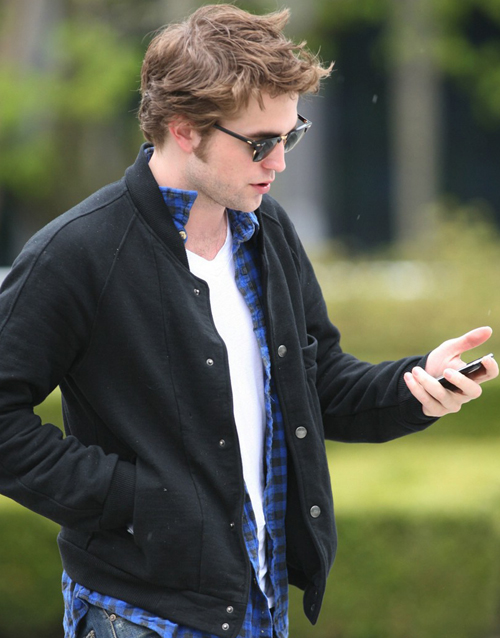 Robert Pattinson no parque
